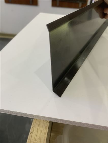 Len chân tường Inox DCP